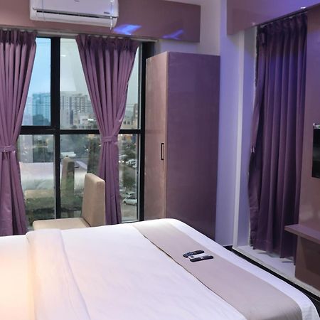 Hotel Czar Inn سورات المظهر الخارجي الصورة