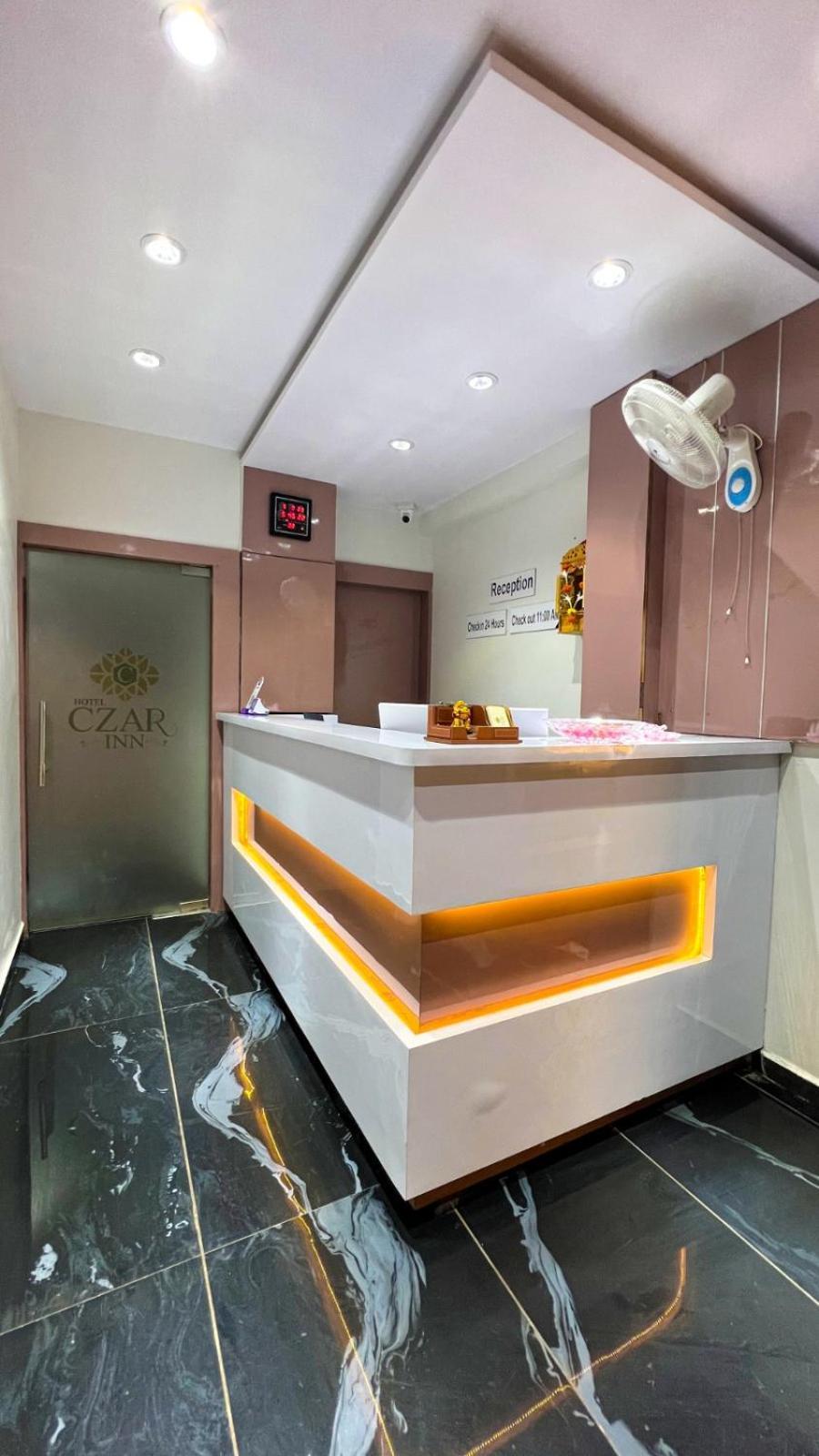 Hotel Czar Inn سورات المظهر الخارجي الصورة